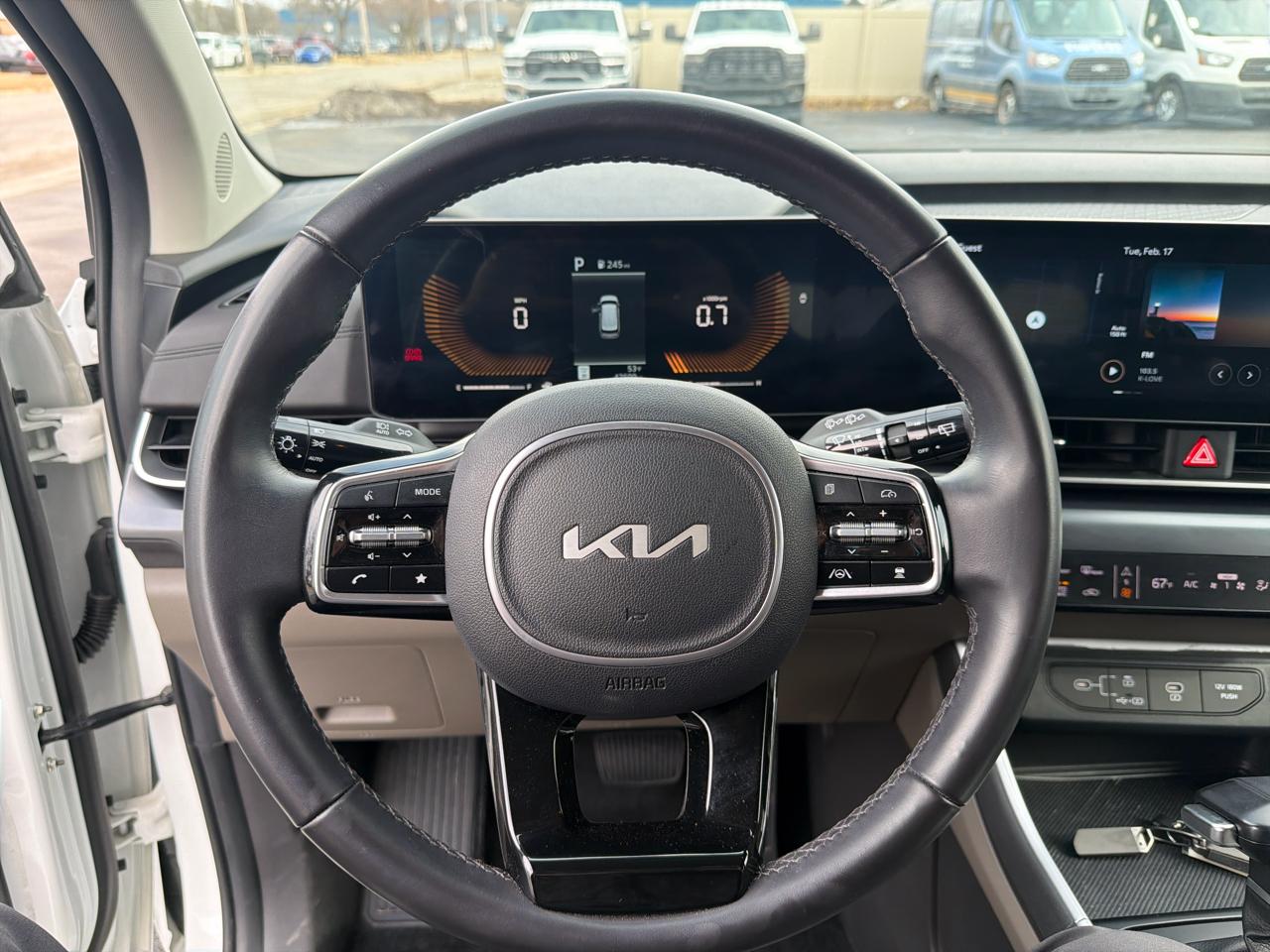 Kia Carnival LXS FWD 2025