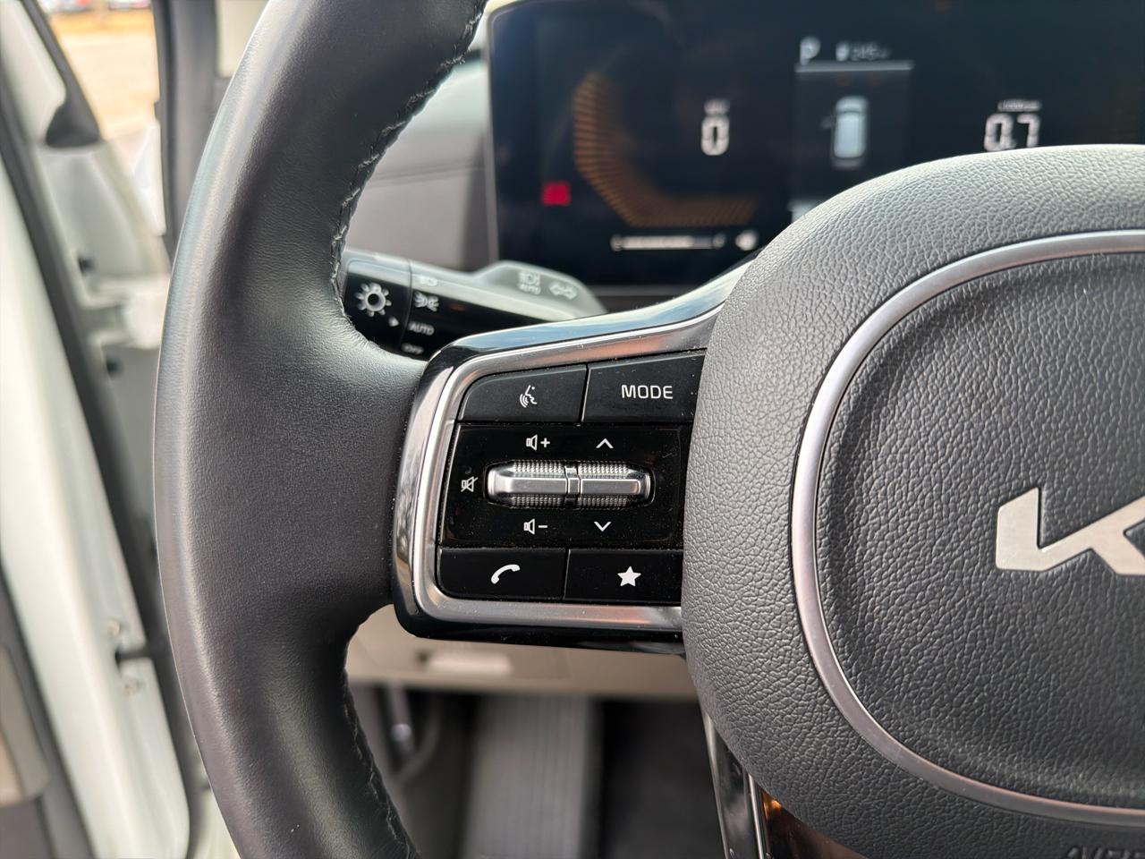 Kia Carnival LXS FWD 2025