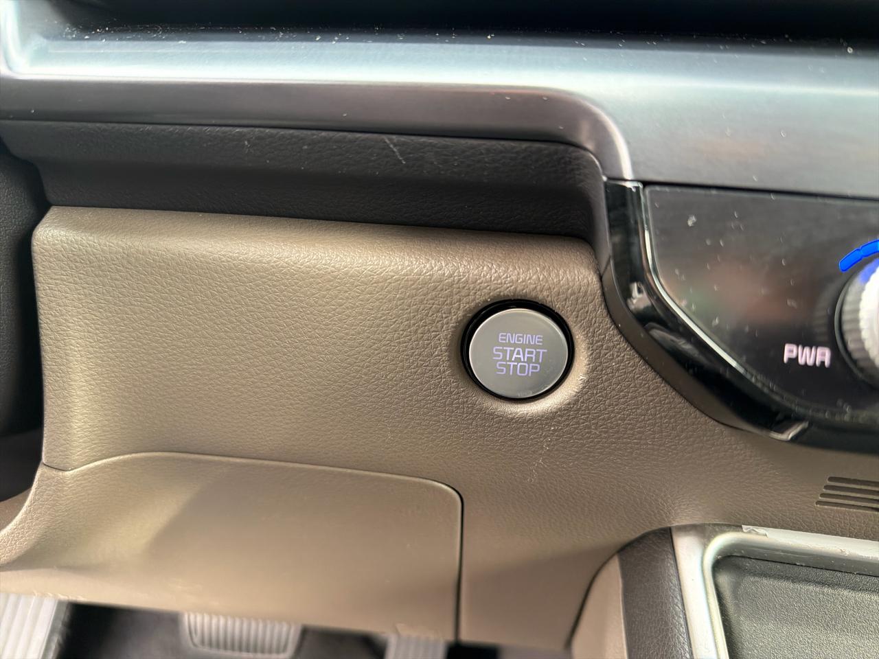 Kia Carnival LXS FWD 2025