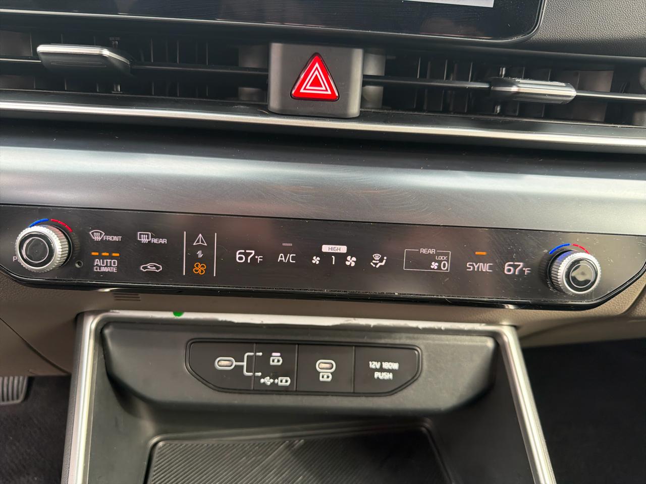 Kia Carnival LXS FWD 2025