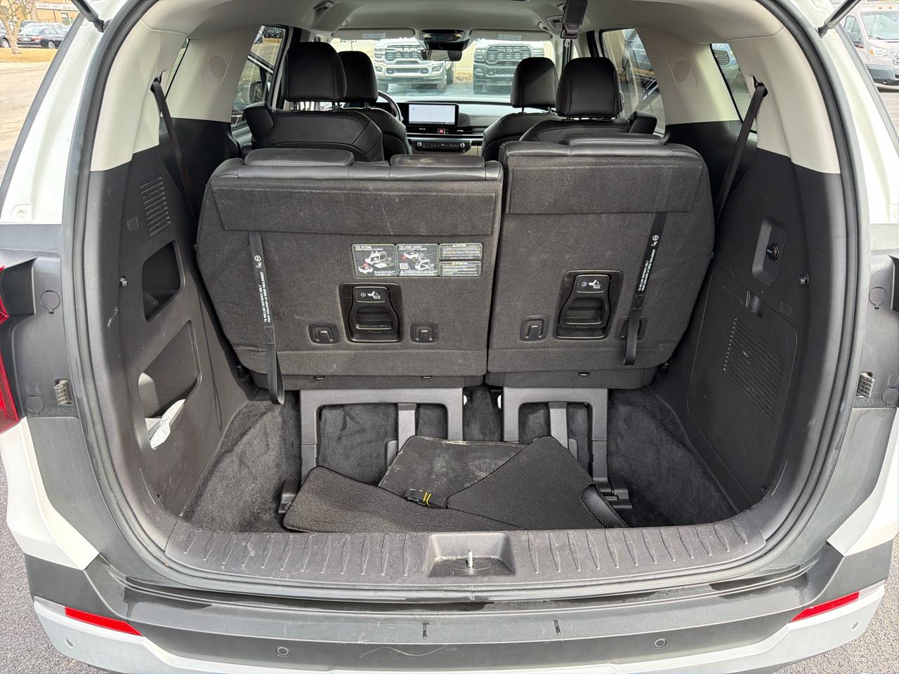 Kia Carnival LXS FWD 2025