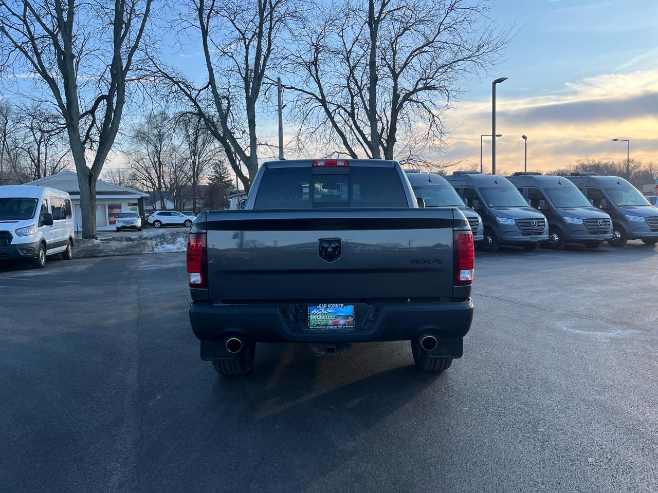 RAM 1500 Classic Warlock 4x4 Crew Cab 5'7" Box 2019