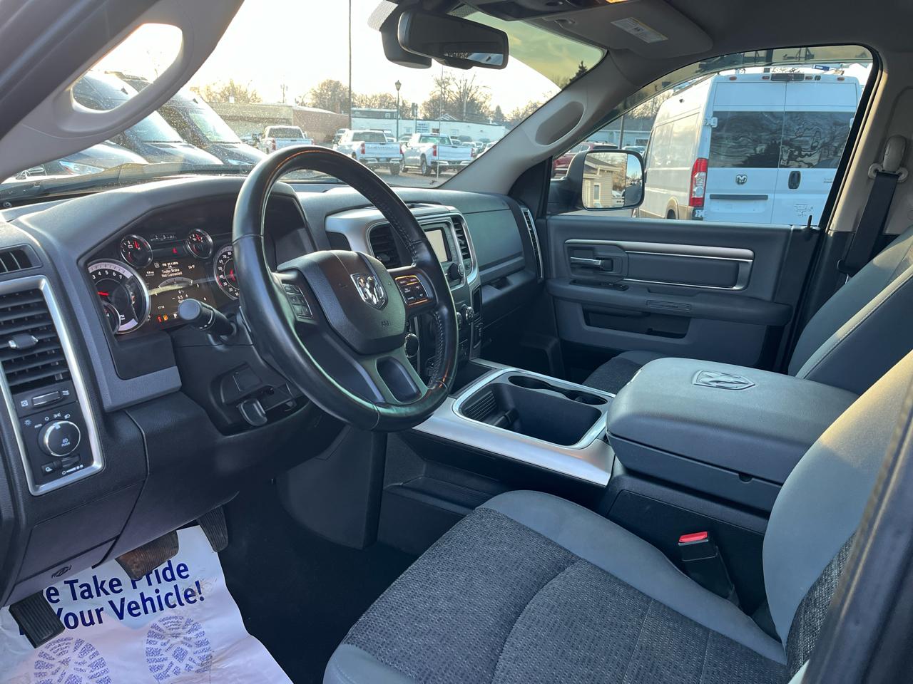 RAM 1500 Classic Warlock 4x4 Crew Cab 5'7" Box 2019