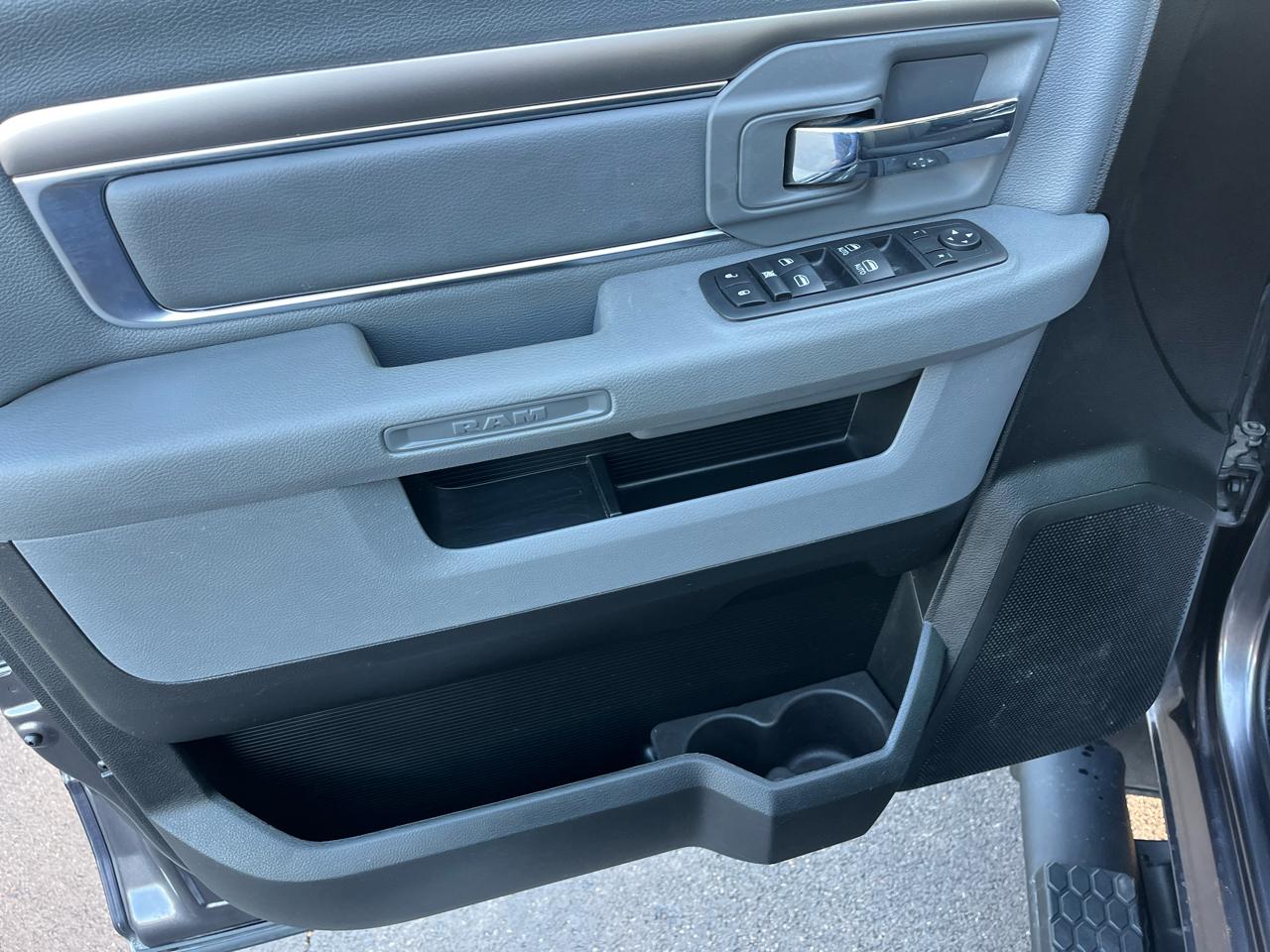 RAM 1500 Classic Warlock 4x4 Crew Cab 5'7" Box 2019