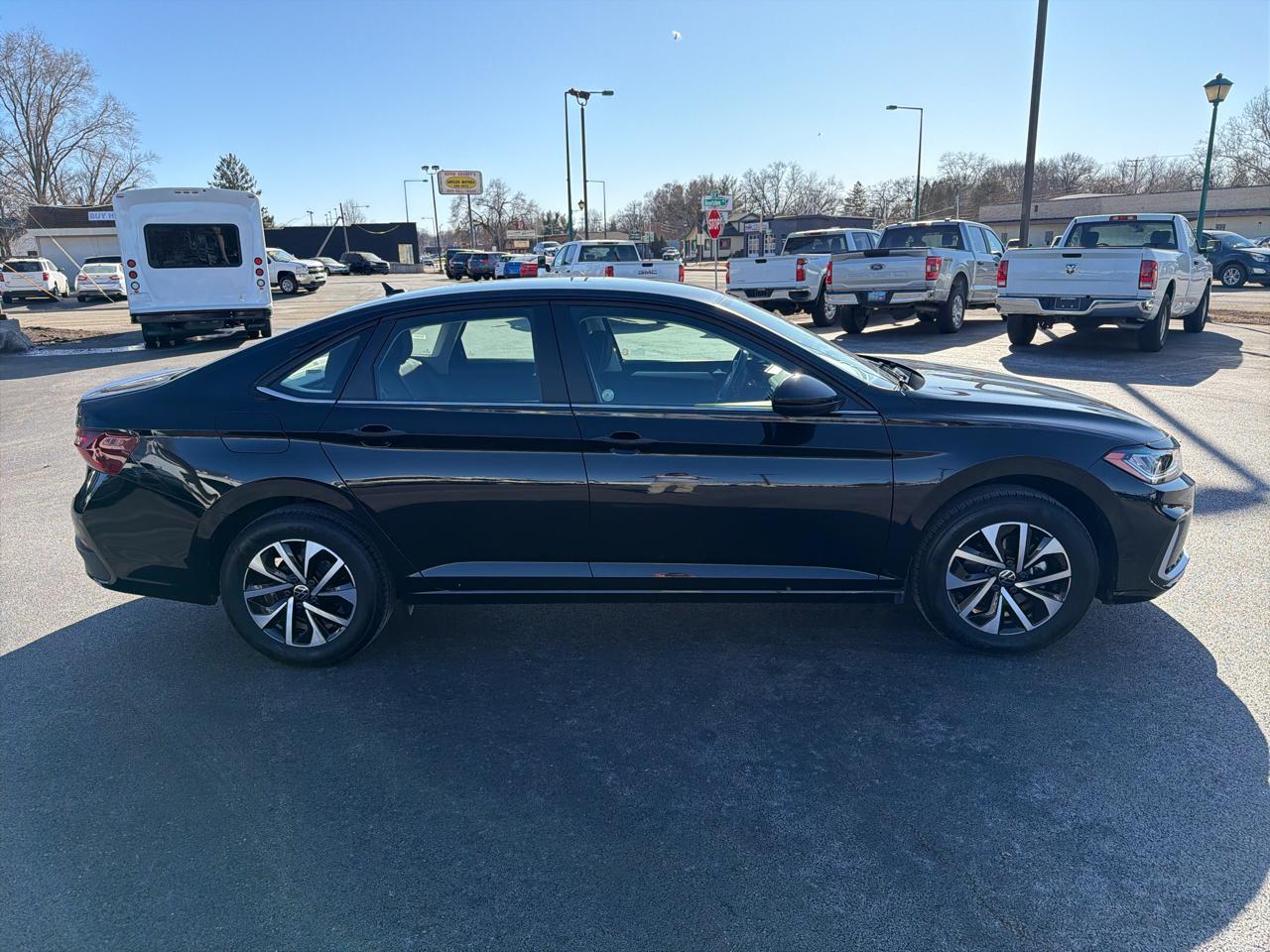 Volkswagen Jetta S Auto 2025