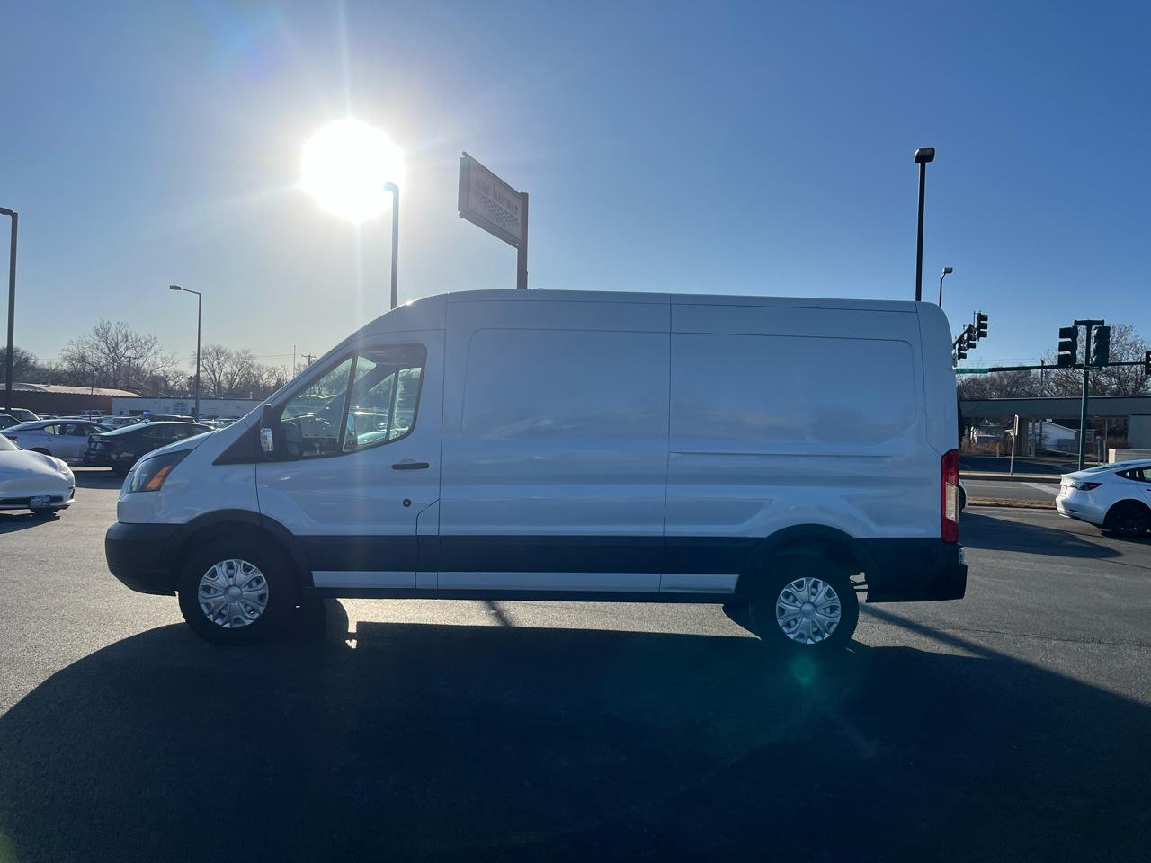 Ford Transit Van T-150 148" Med Rf 8600 GVWR Sliding RH Dr 2019