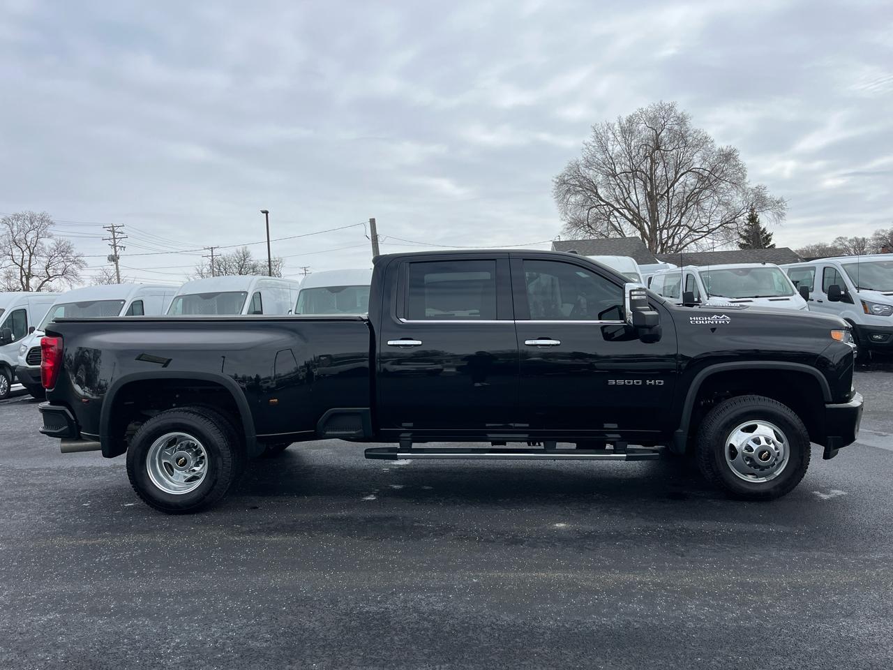 Chevrolet Silverado 3500HD 4WD Crew Cab 172" High Country 2022