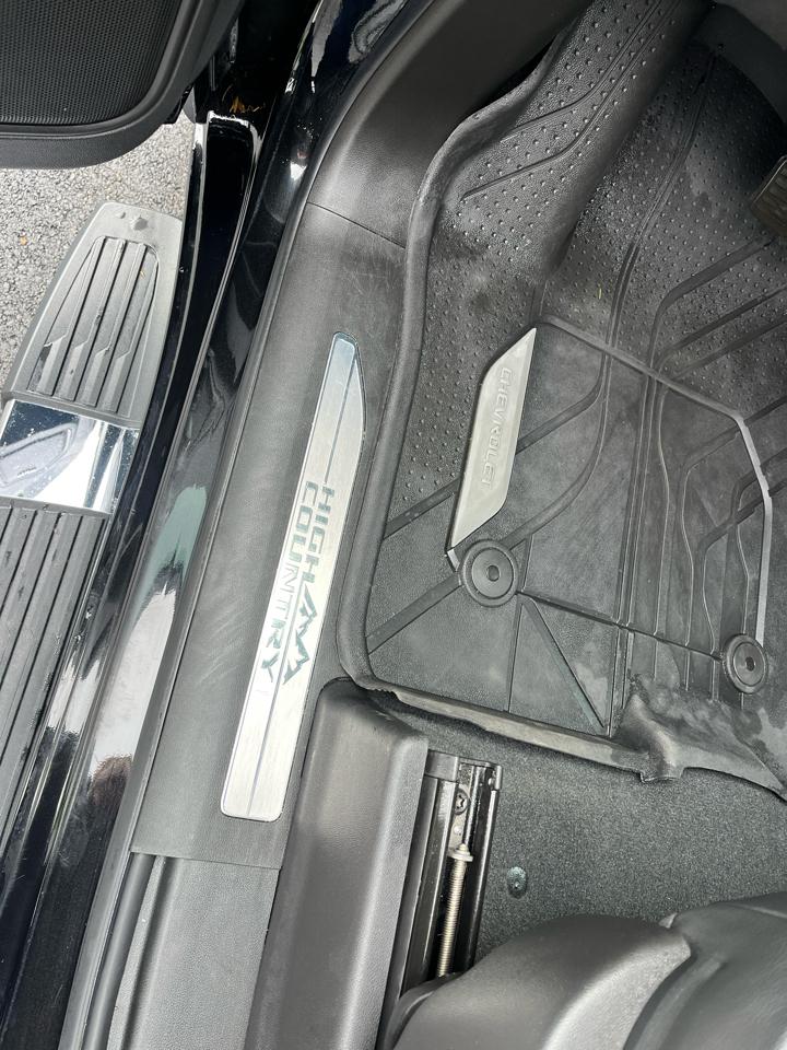 Chevrolet Silverado 3500HD 4WD Crew Cab 172" High Country 2022