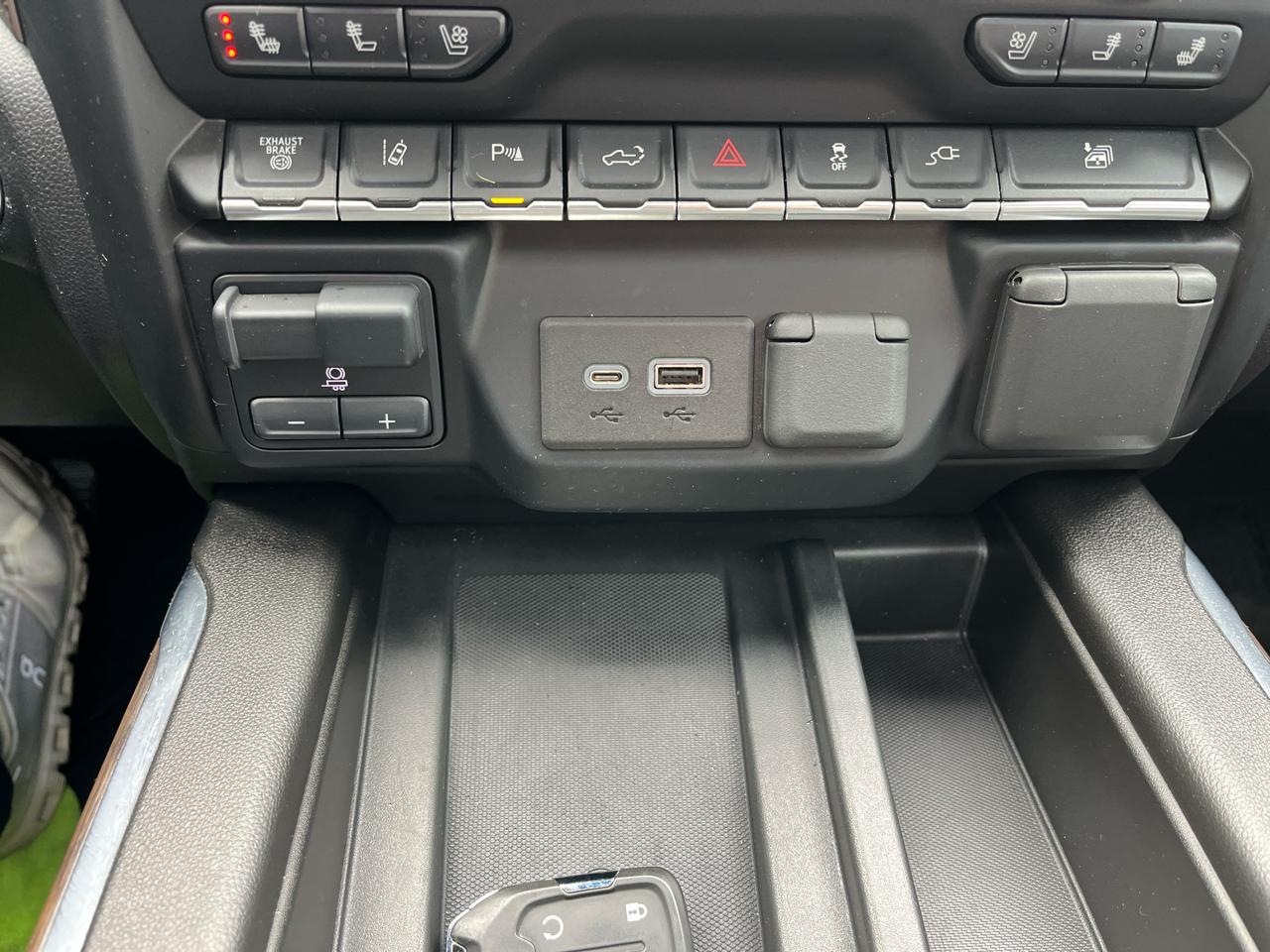 Chevrolet Silverado 3500HD 4WD Crew Cab 172" High Country 2022