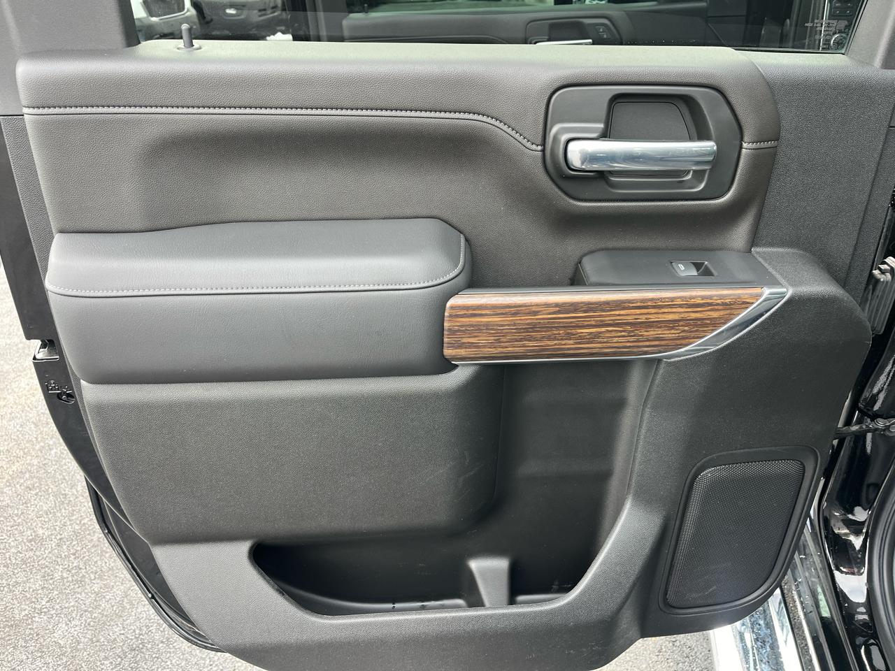 Chevrolet Silverado 3500HD 4WD Crew Cab 172" High Country 2022