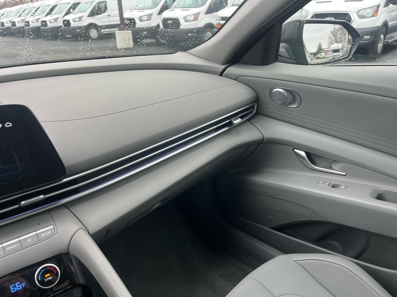 Hyundai Elantra SEL IVT 2024