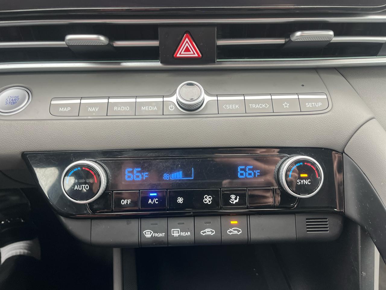 Hyundai Elantra SEL IVT 2024