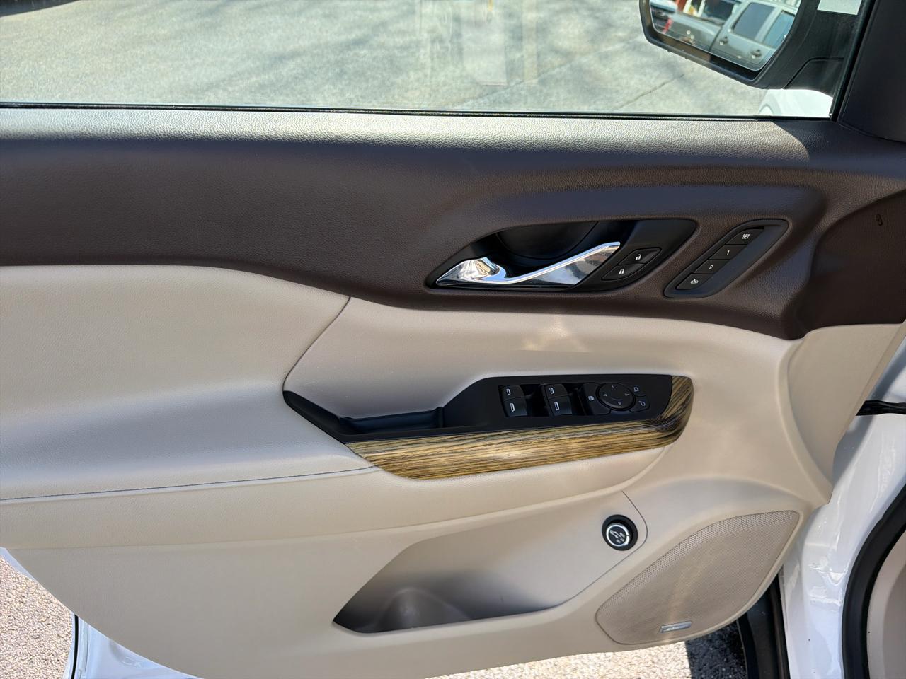 GMC Acadia AWD 4dr Denali 2017