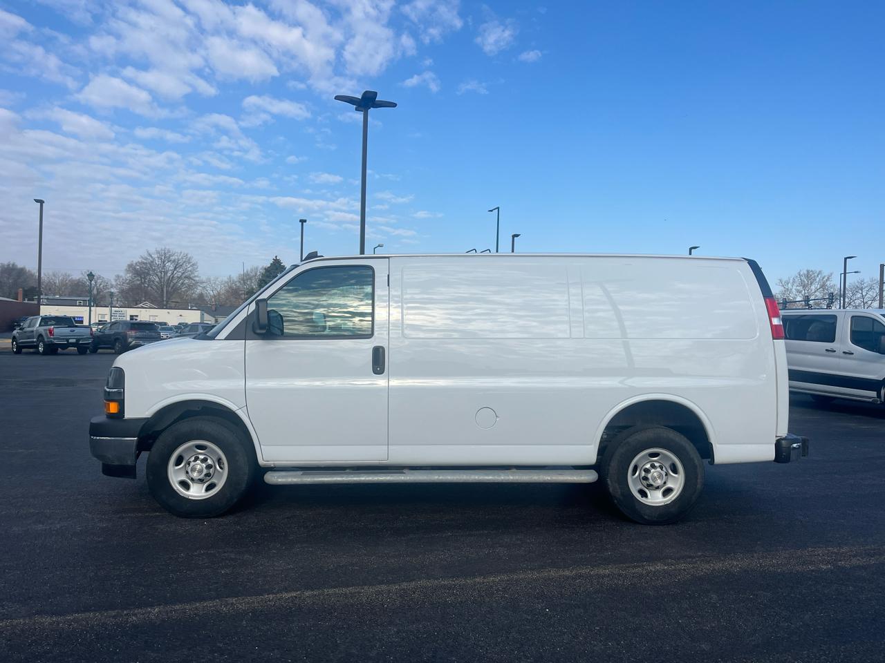 Chevrolet Express Cargo Van RWD 2500 135" 2024