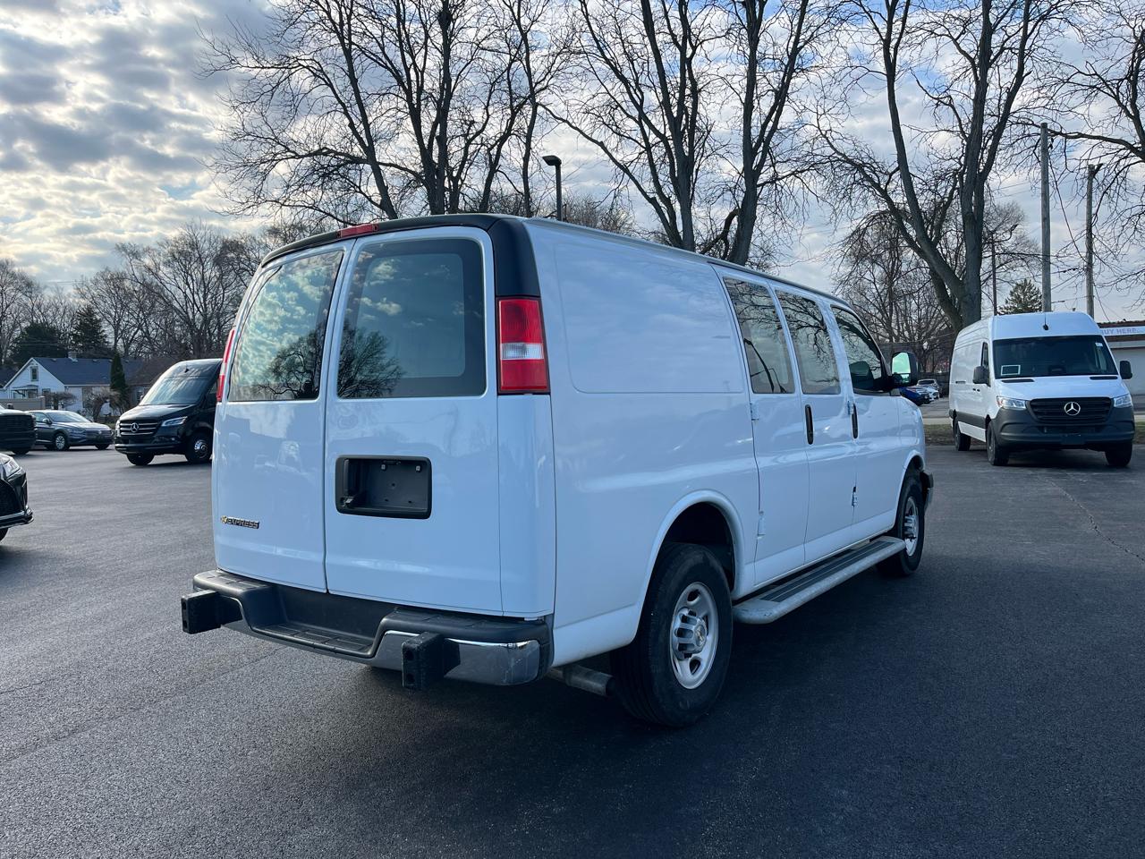 Chevrolet Express Cargo Van RWD 2500 135" 2024