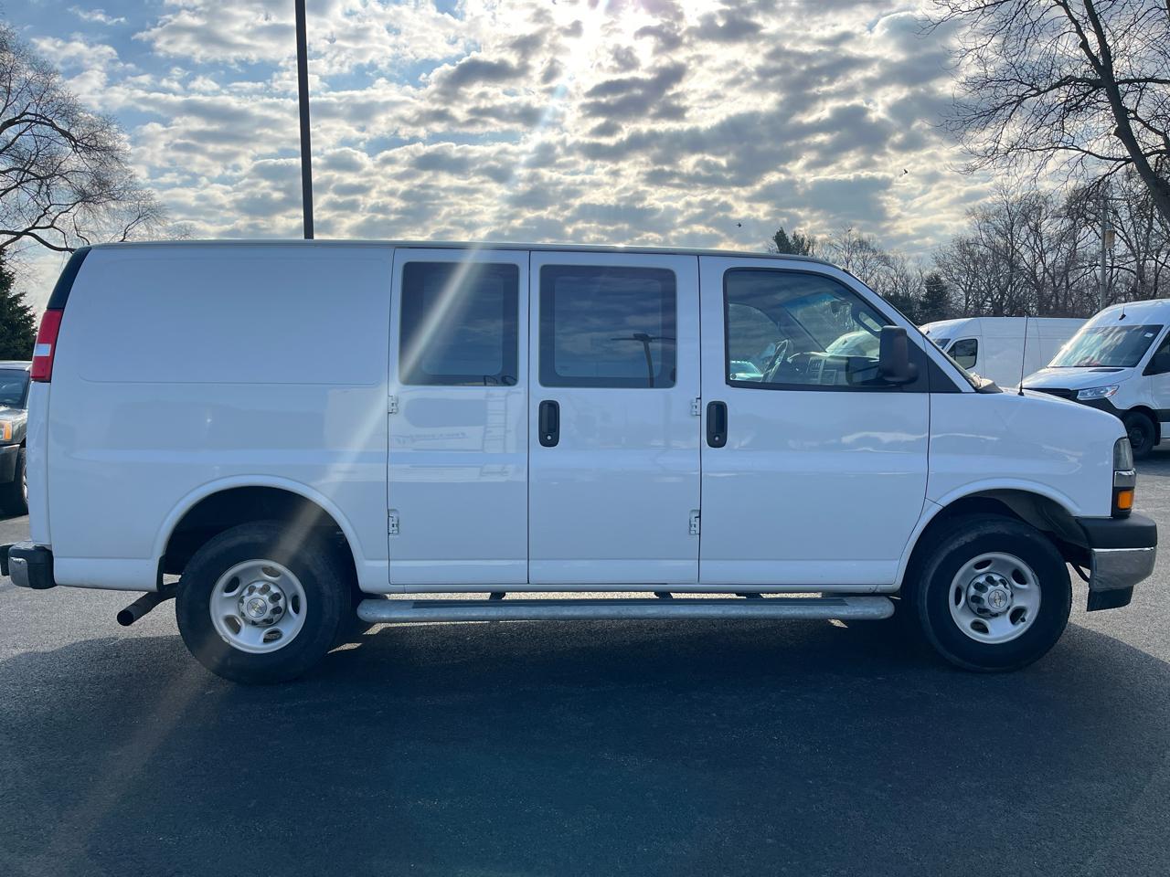 Chevrolet Express Cargo Van RWD 2500 135" 2024