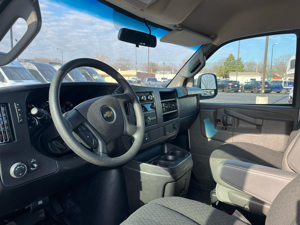 Chevrolet Express Cargo Van RWD 2500 135" 2024