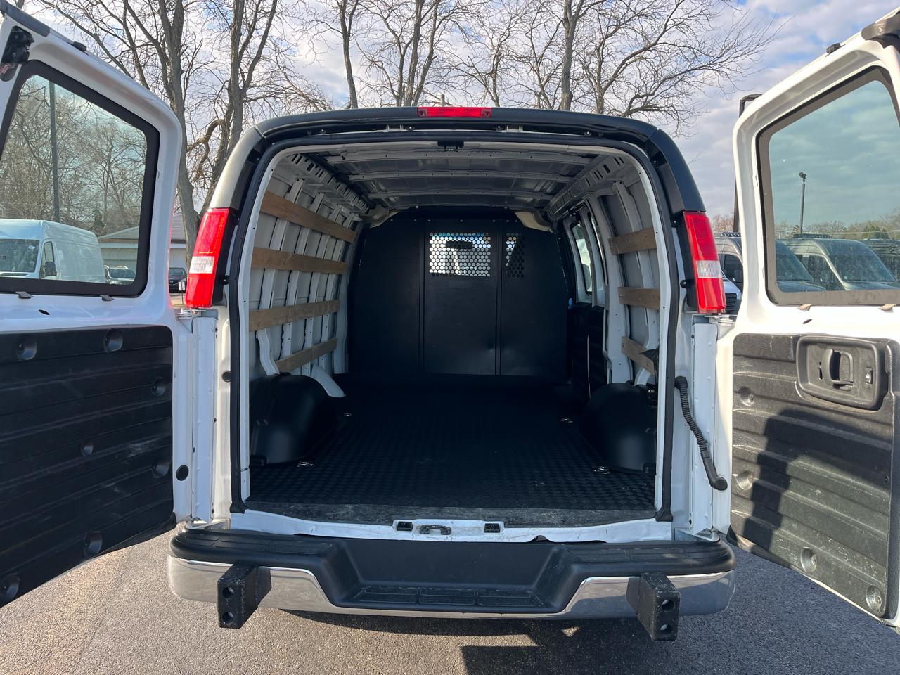 Chevrolet Express Cargo Van RWD 2500 135" 2024