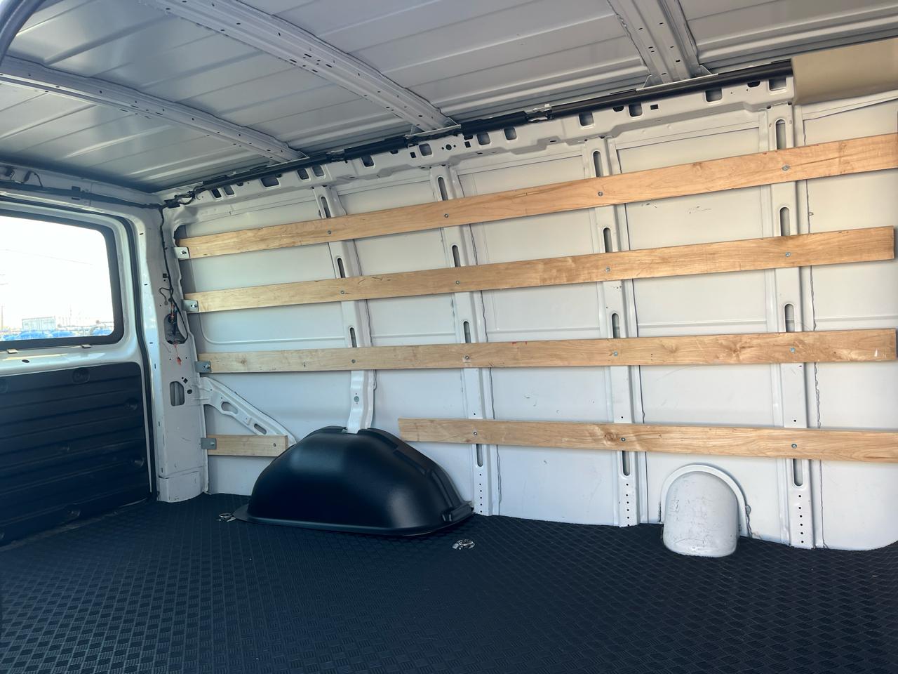 Chevrolet Express Cargo Van RWD 2500 135" 2024