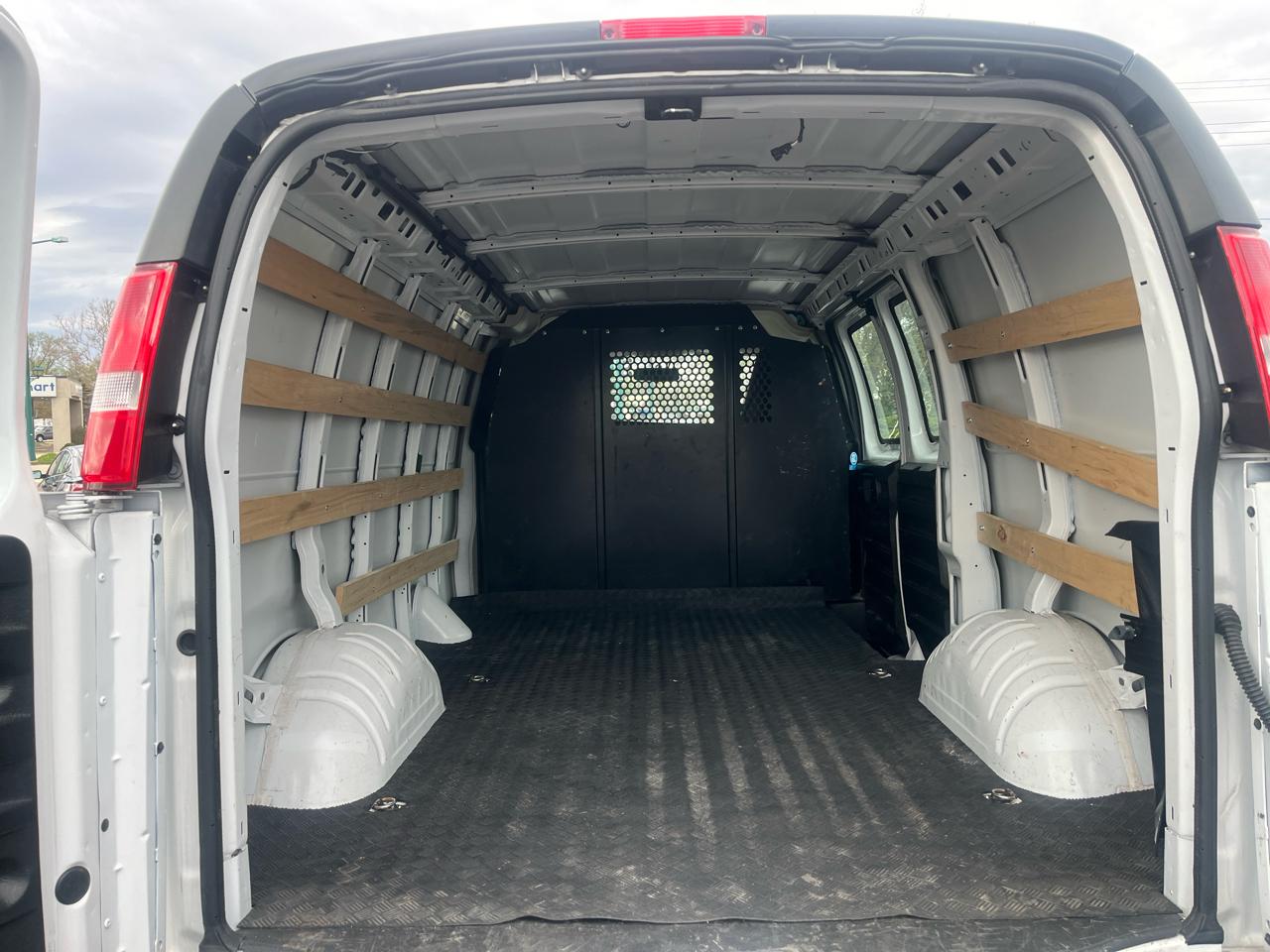 Chevrolet Express Cargo Van RWD 2500 135" 2024