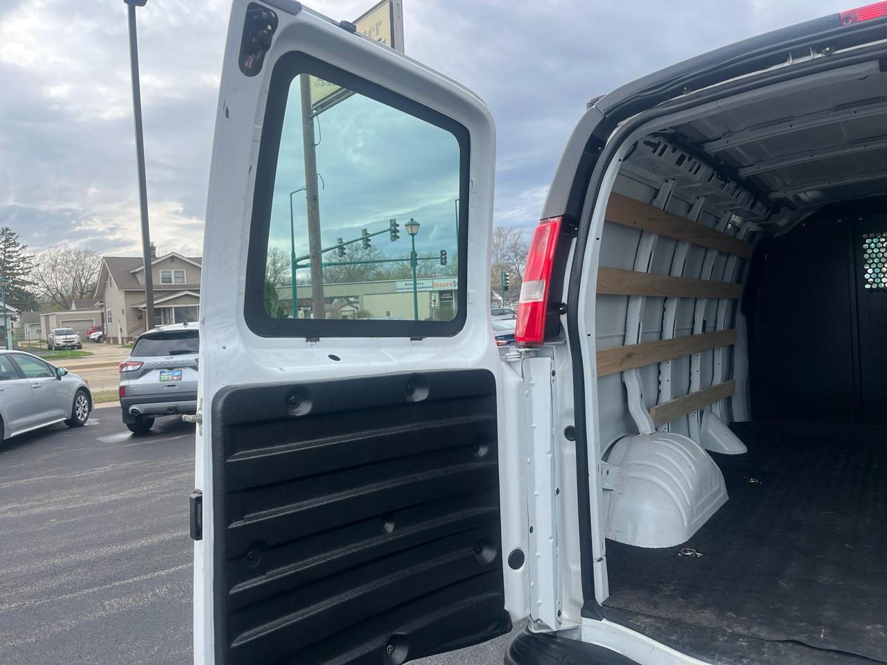 Chevrolet Express Cargo Van RWD 2500 135" 2024