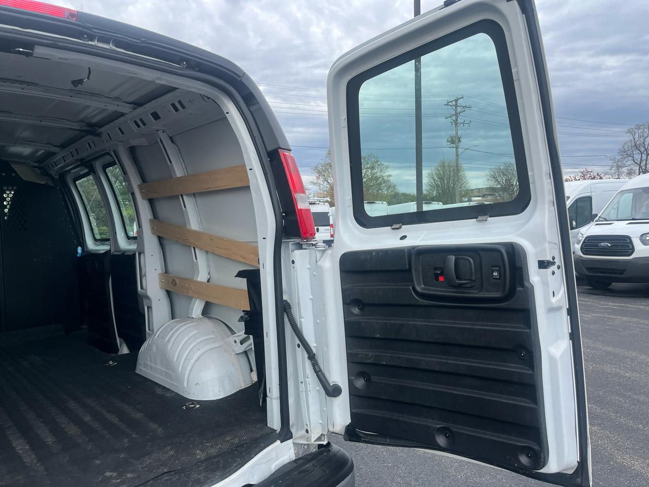 Chevrolet Express Cargo Van RWD 2500 135" 2024