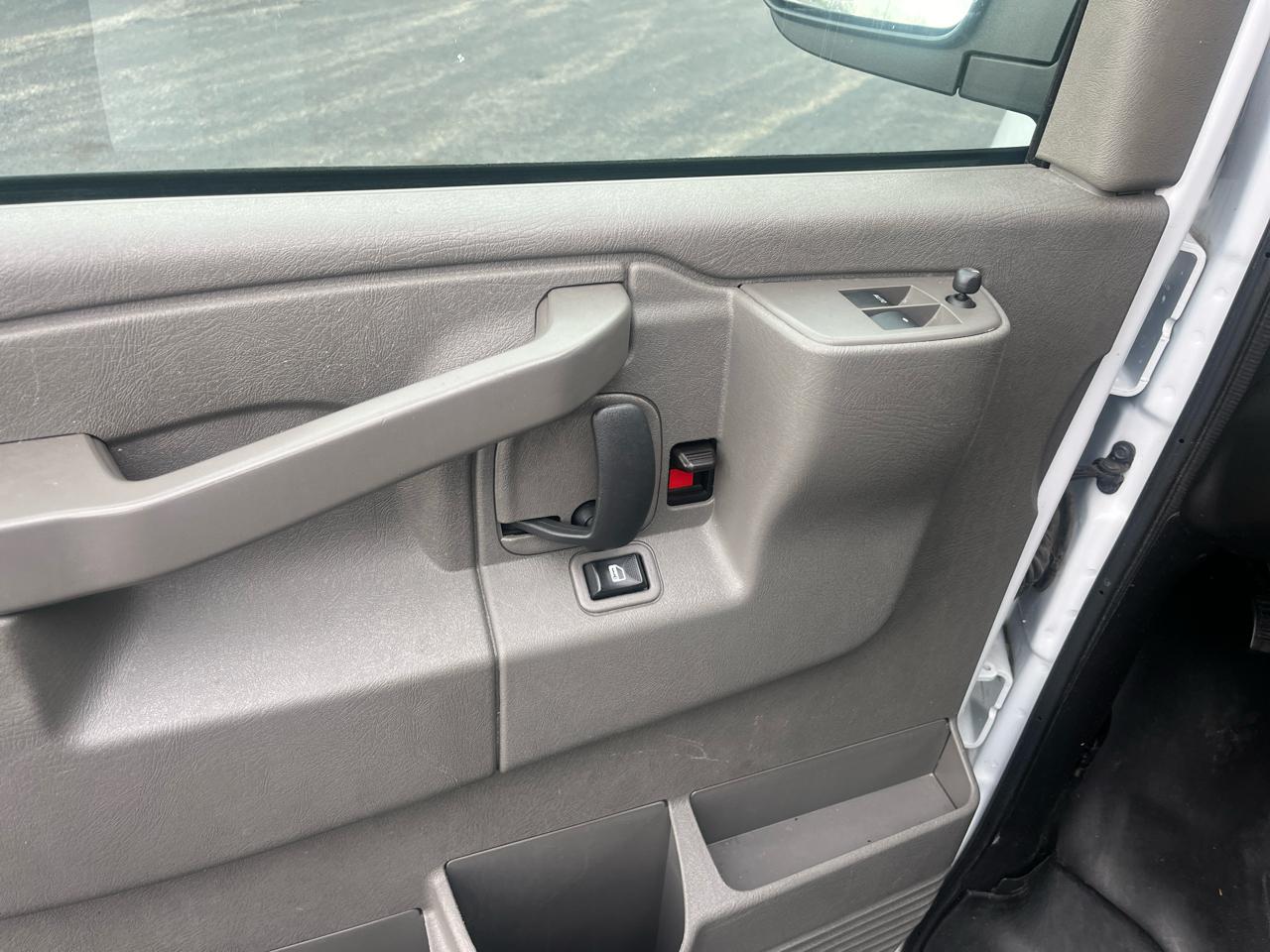 Chevrolet Express Cargo Van RWD 2500 135" 2024