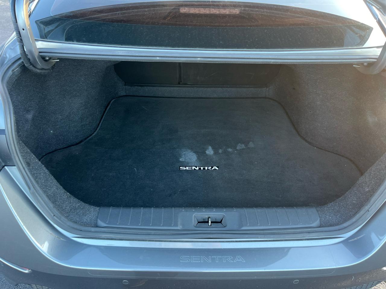 Nissan Sentra SR CVT 2020