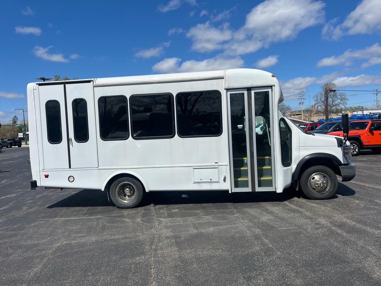 Ford E-Series Cutaway E-350 SRW 138" WB 2019