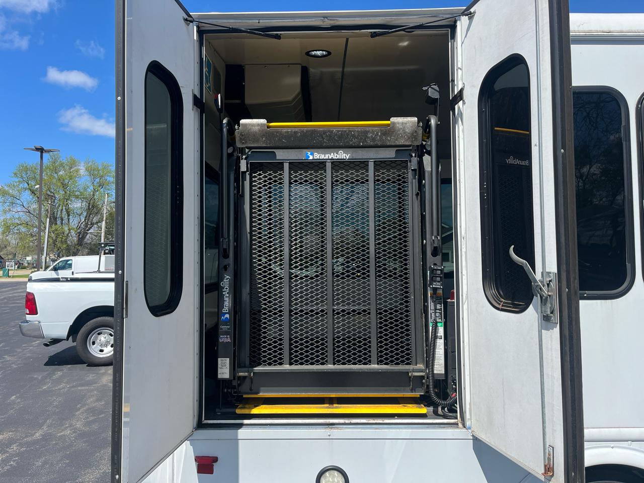 Ford E-Series Cutaway E-350 SRW 138" WB 2019