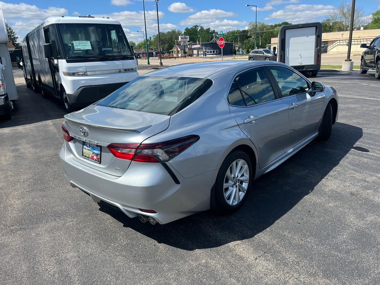 Toyota Camry SE Auto (Natl) 2024