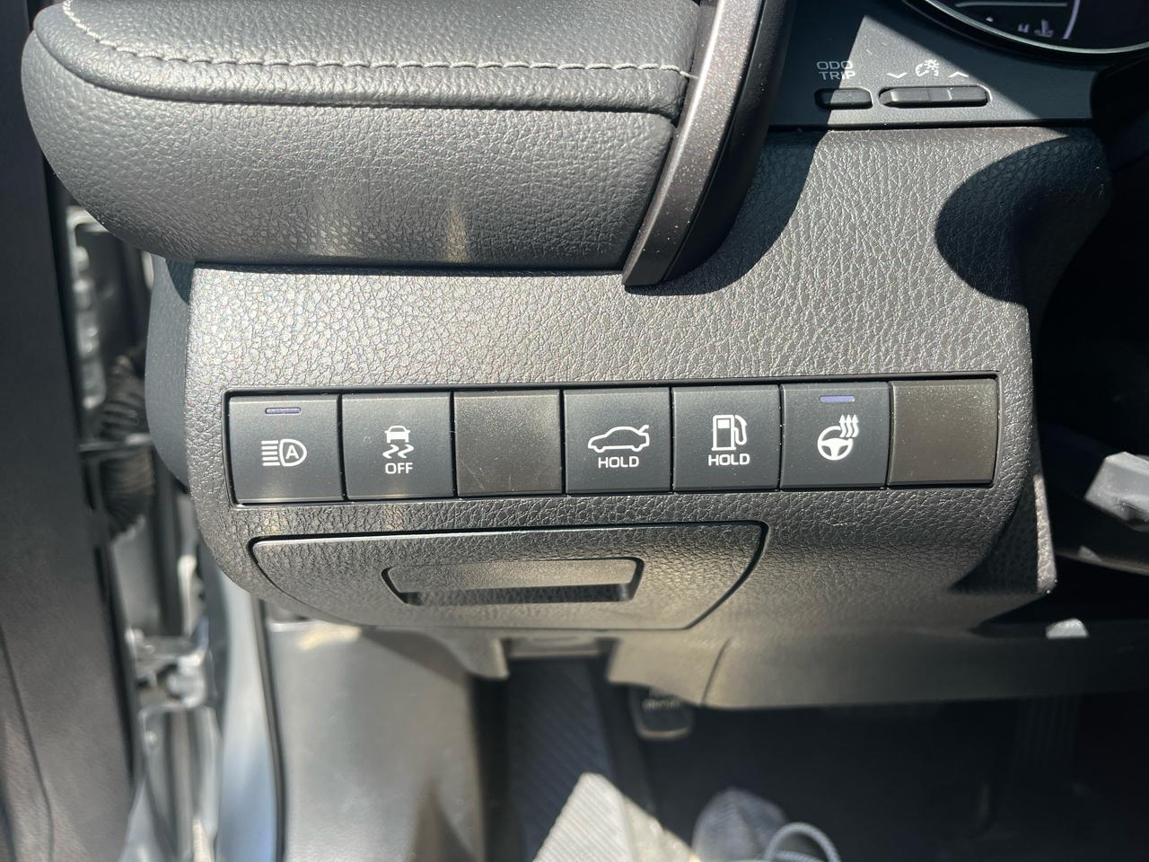 Toyota Camry SE Auto (Natl) 2024