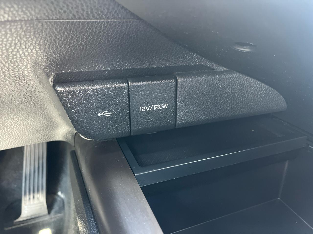Toyota Camry SE Auto (Natl) 2024
