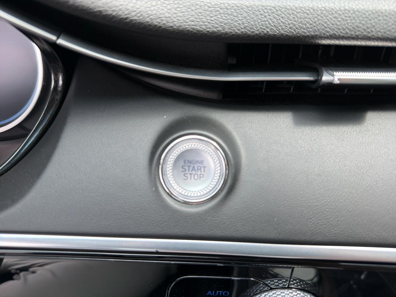 Genesis GV70 2.5T AWD 2025