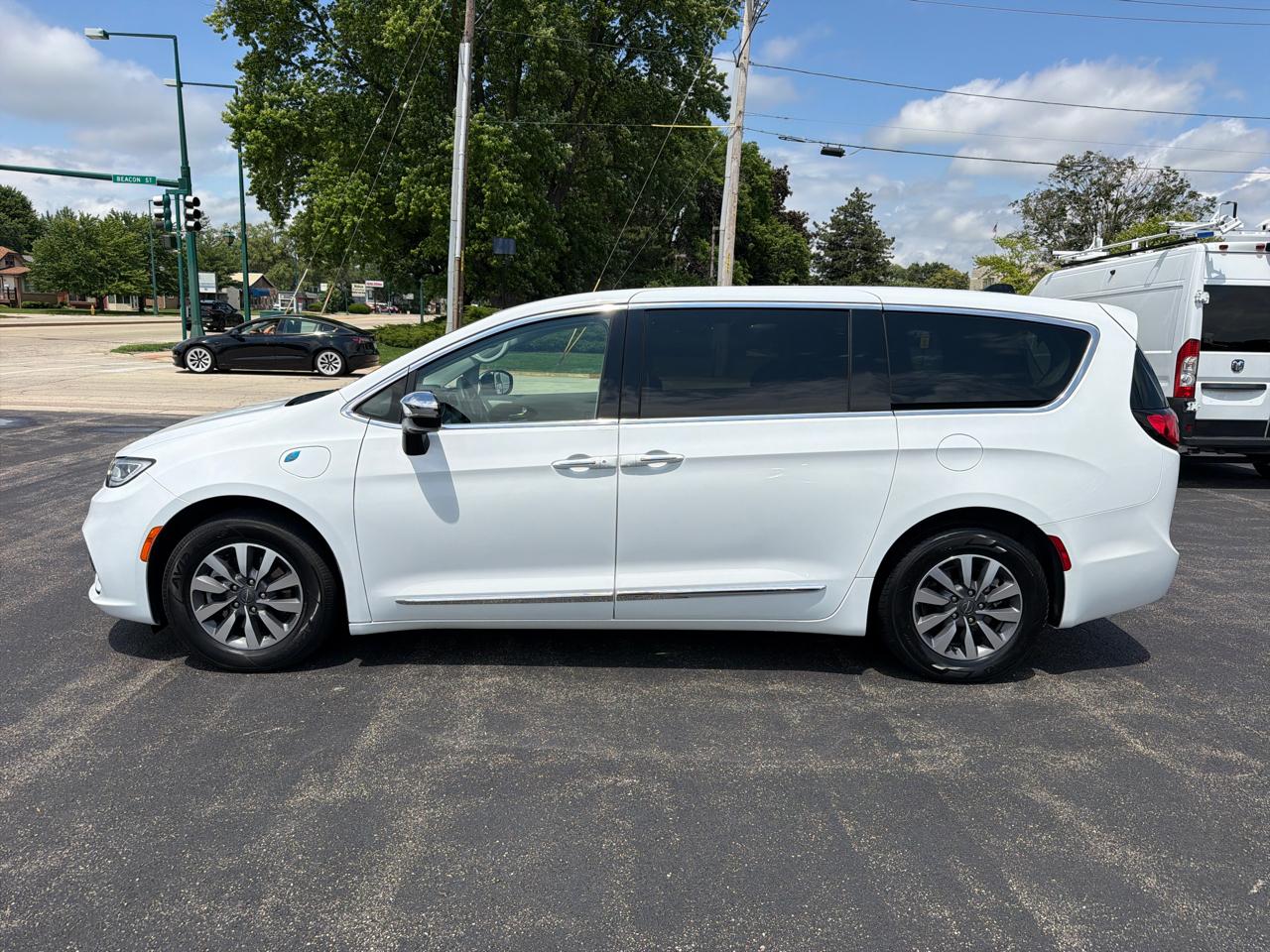 Chrysler Pacifica Hybrid Limited FWD 2023