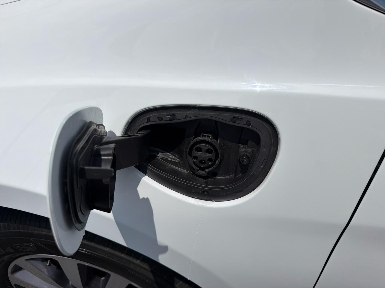Chrysler Pacifica Hybrid Limited FWD 2023
