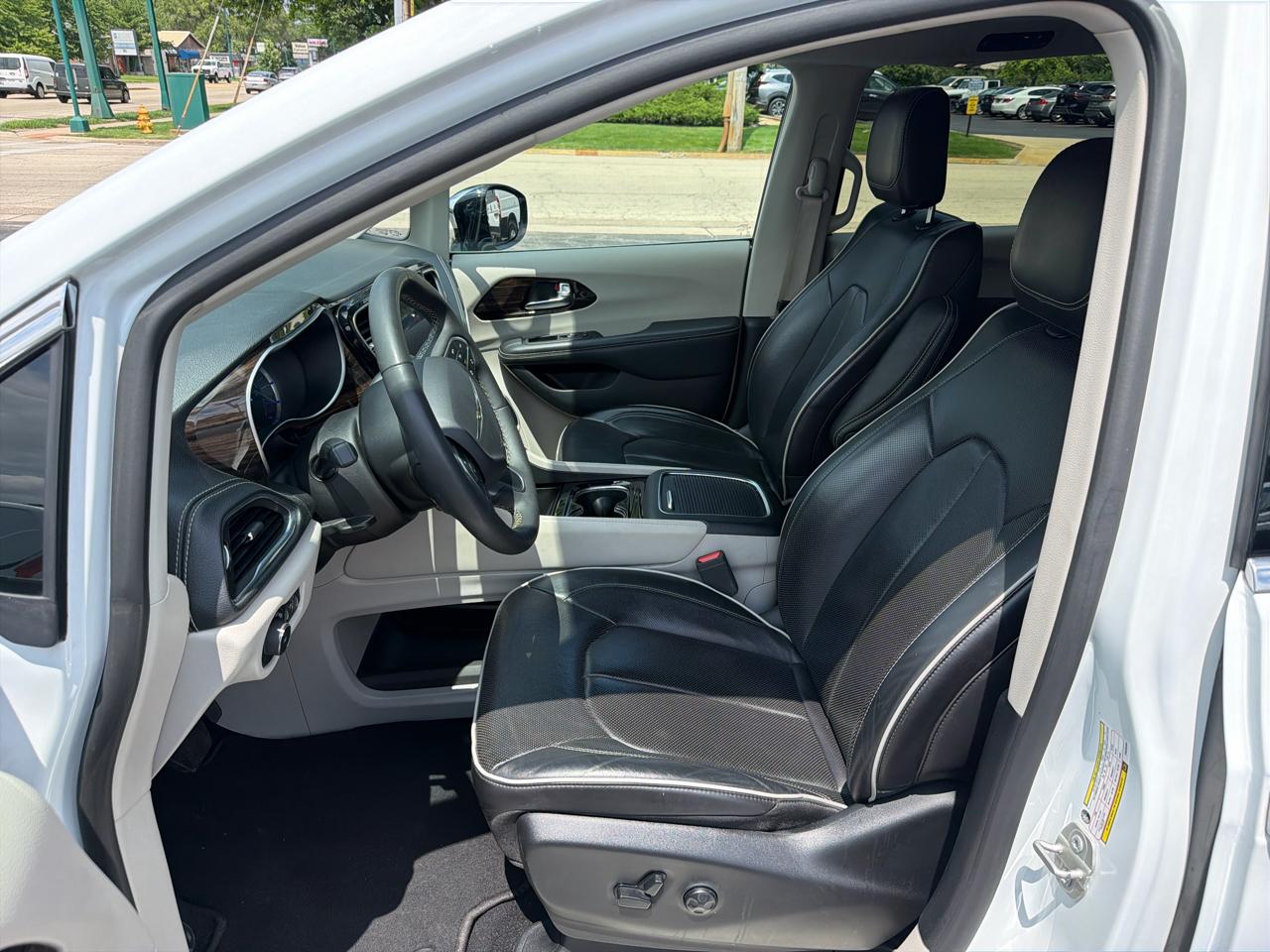 Chrysler Pacifica Hybrid Limited FWD 2023