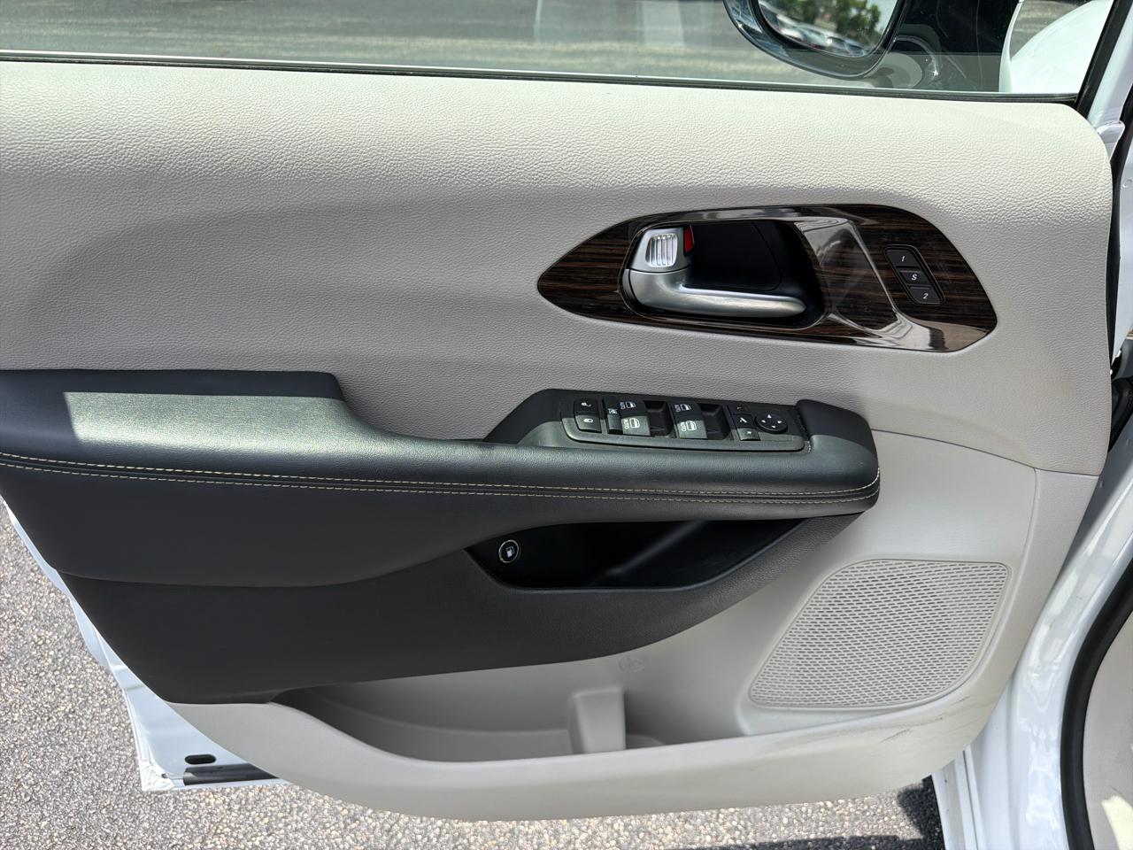 Chrysler Pacifica Hybrid Limited FWD 2023