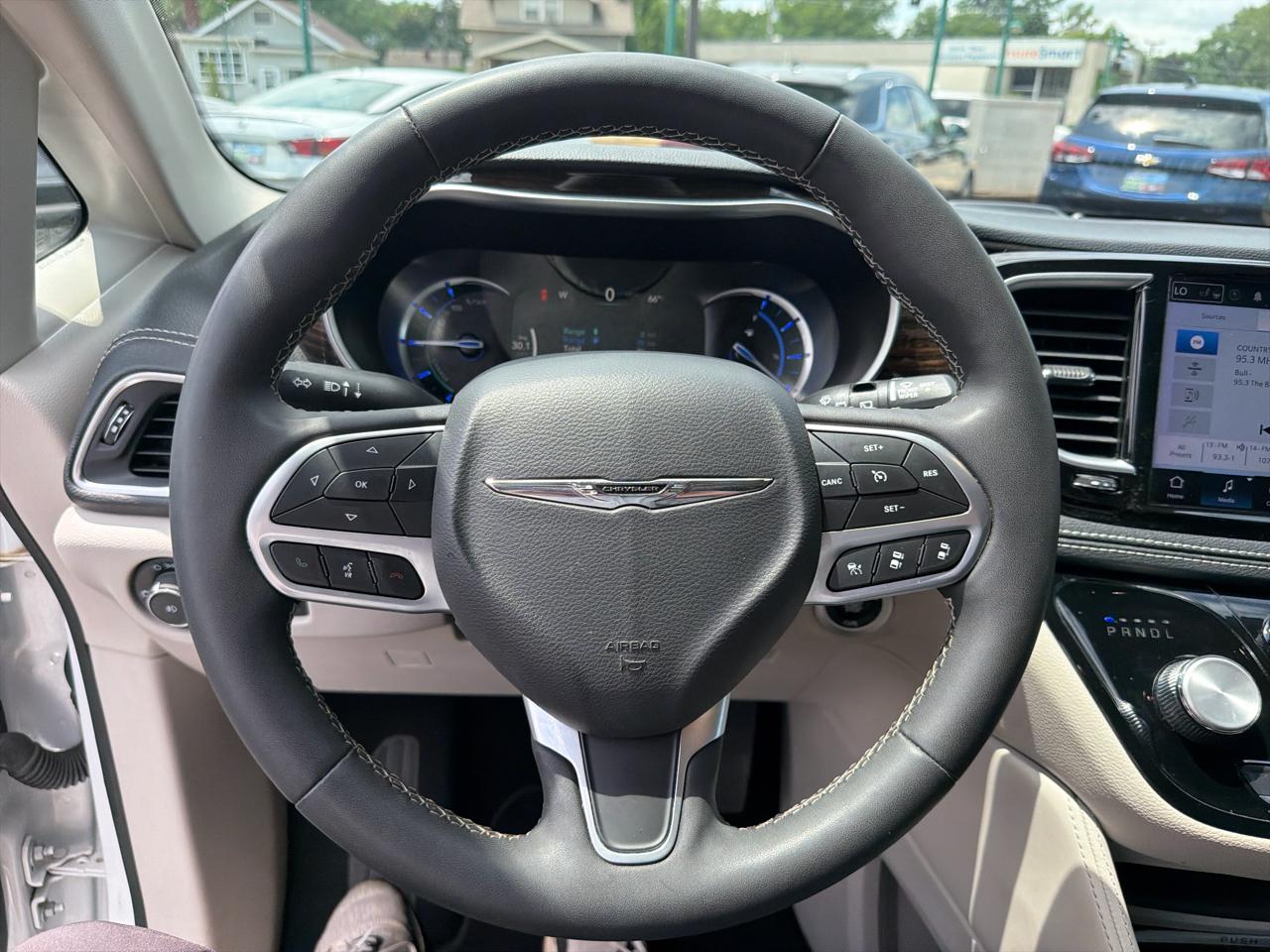 Chrysler Pacifica Hybrid Limited FWD 2023