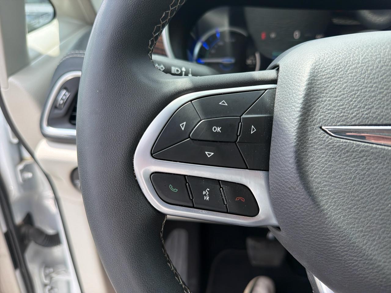 Chrysler Pacifica Hybrid Limited FWD 2023