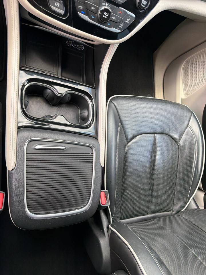Chrysler Pacifica Hybrid Limited FWD 2023