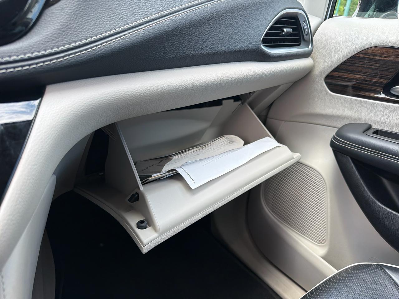 Chrysler Pacifica Hybrid Limited FWD 2023