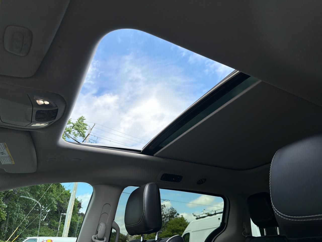 Chrysler Pacifica Hybrid Limited FWD 2023