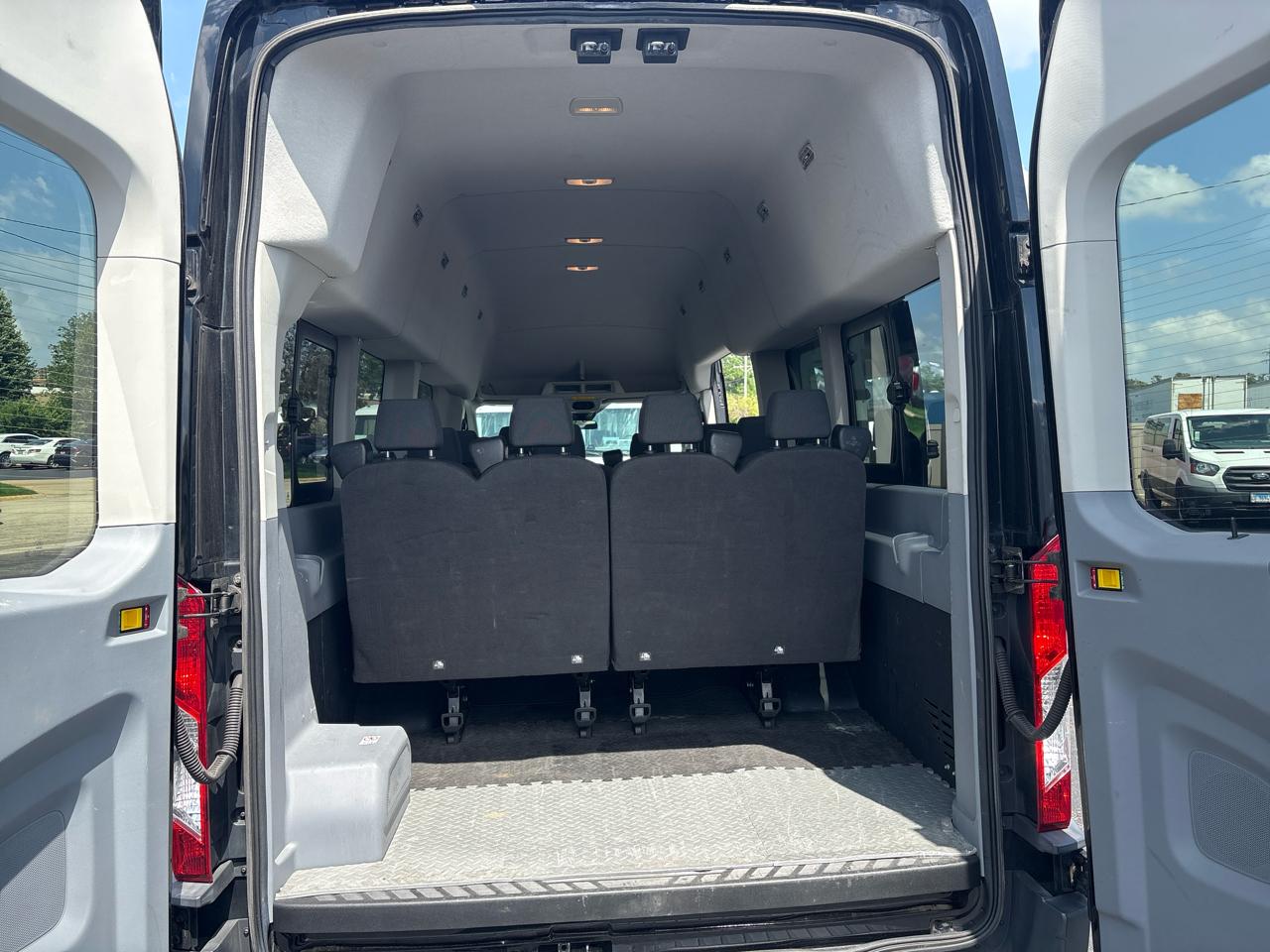 Ford Transit Passenger Wagon T-350 148" EL High Roof XLT Sliding RH Dr DRW 2018
