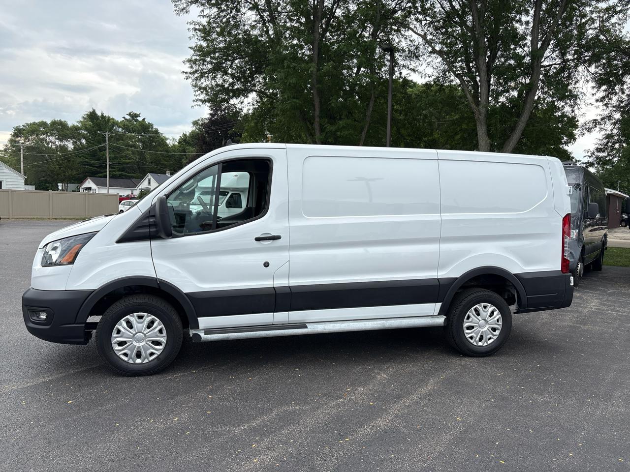 Ford Transit Cargo Van T-250 130" Low Rf 9070 GVWR RWD 2025