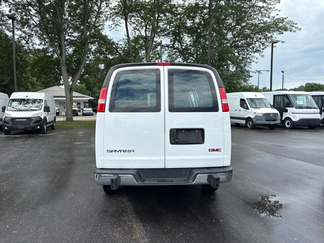 GMC Savana Cargo Van RWD 2500 135" 2025