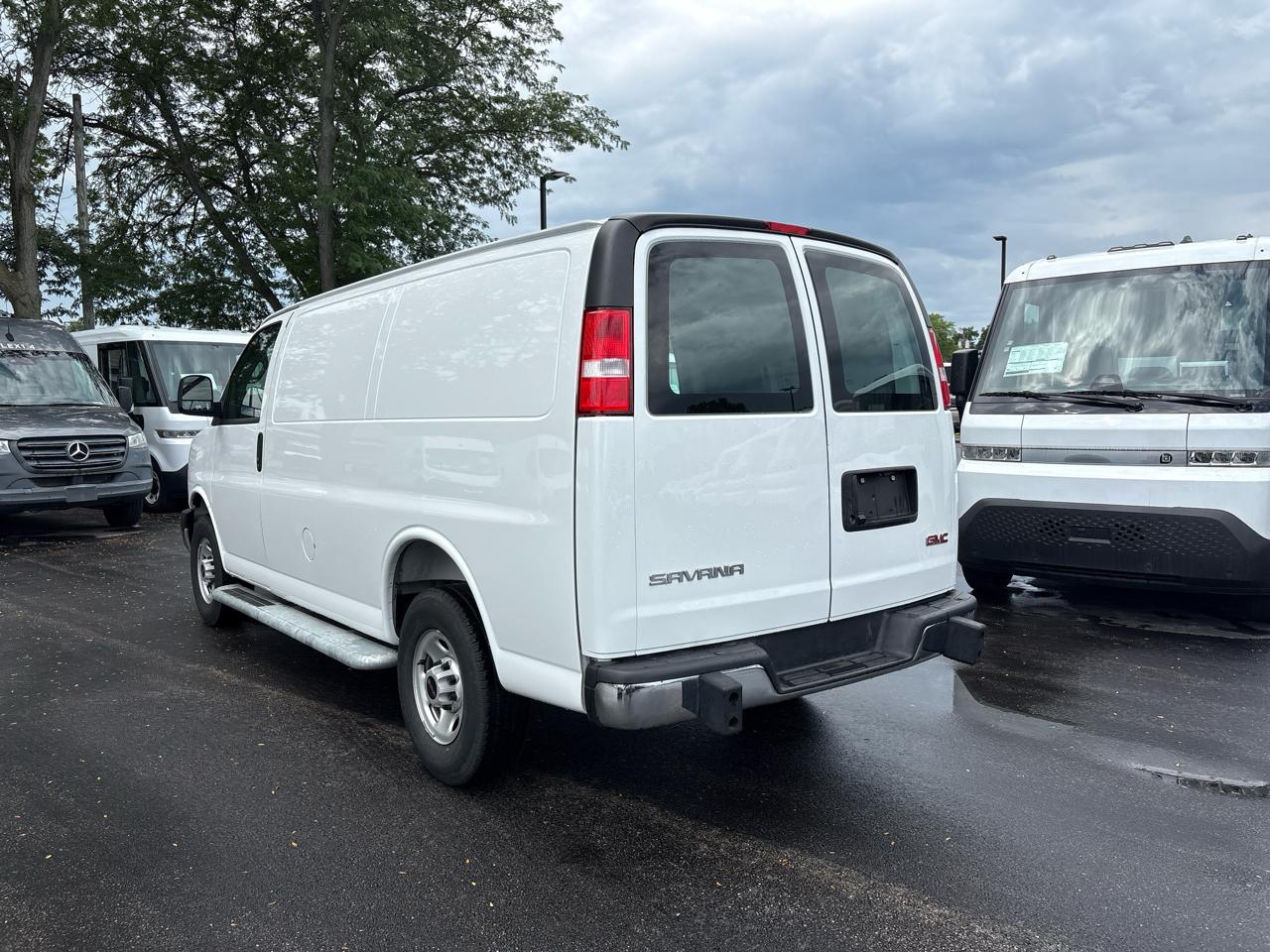 GMC Savana Cargo Van RWD 2500 135" 2025