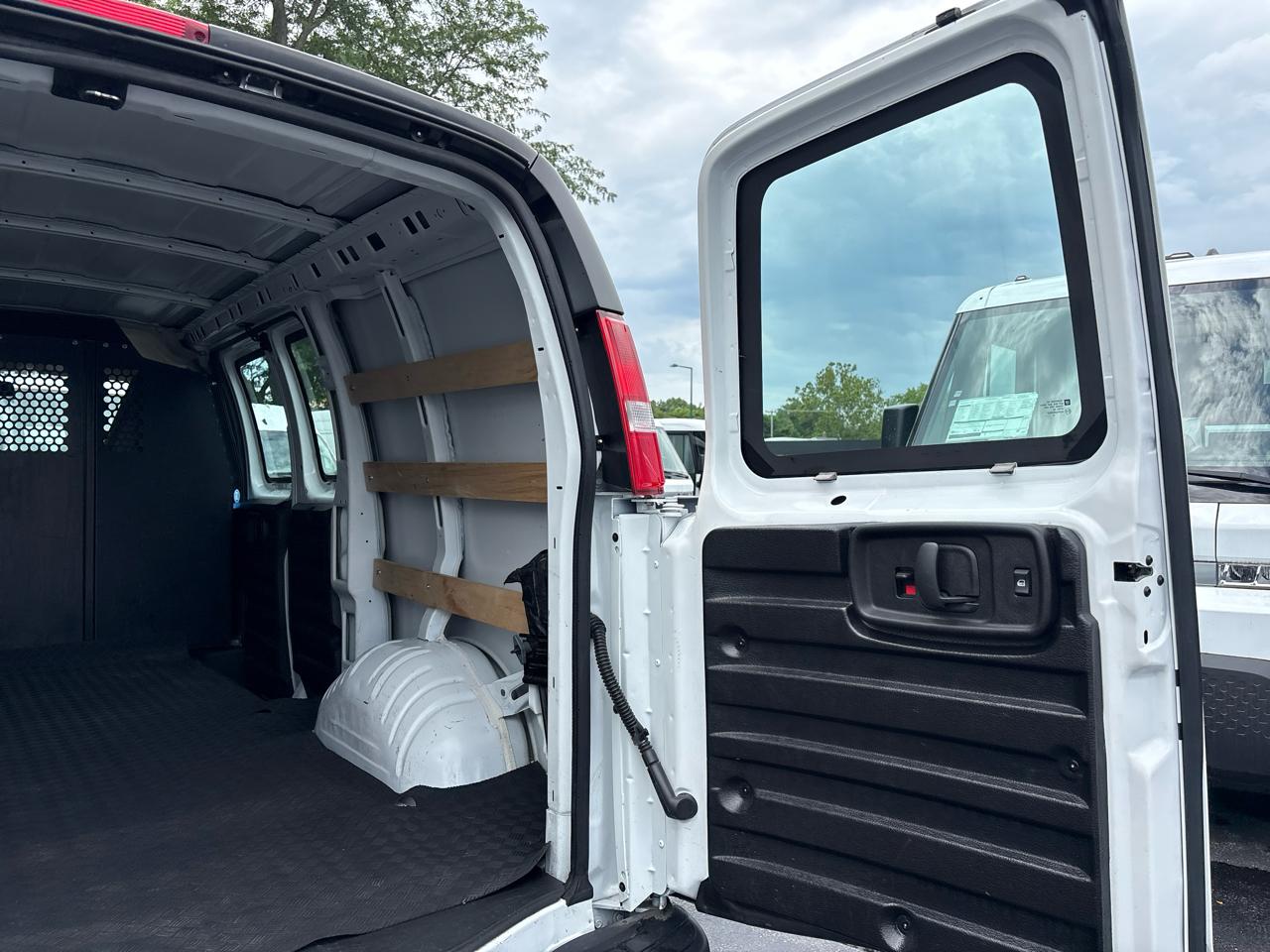 GMC Savana Cargo Van RWD 2500 135" 2025