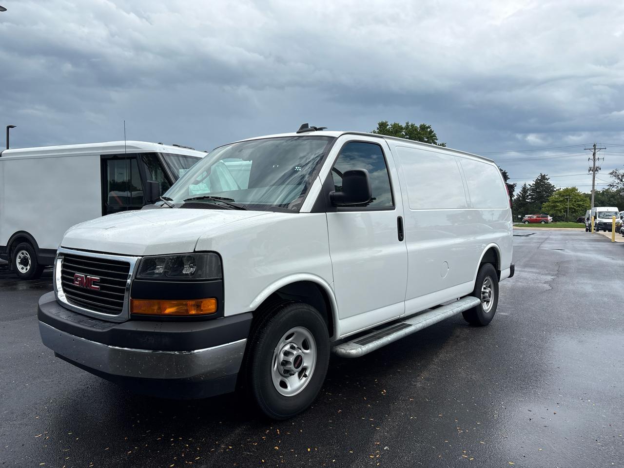 GMC Savana Cargo Van RWD 2500 135" 2025