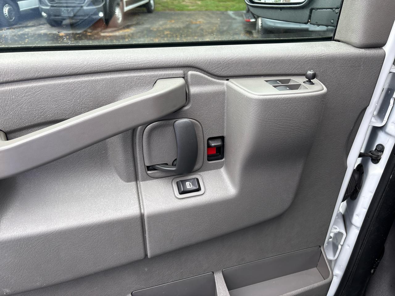 GMC Savana Cargo Van RWD 2500 135" 2025